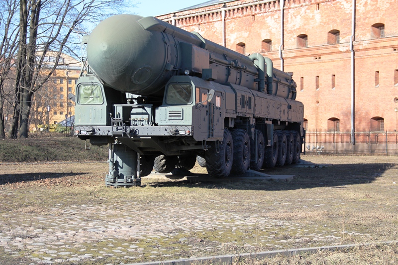 Тополь  артиллерийский музей спб.jpg