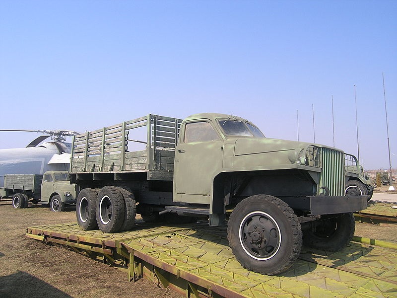 800px-Studebaker_US6_in_Techical_museum_Togliatti.jpg